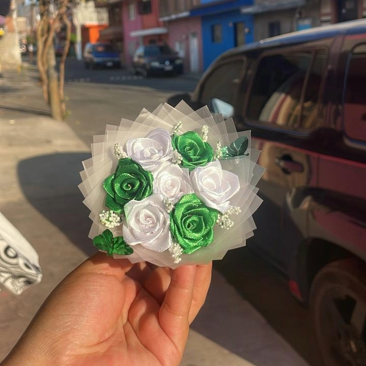 Mini ramo de rosas - Liston - 7 rosas